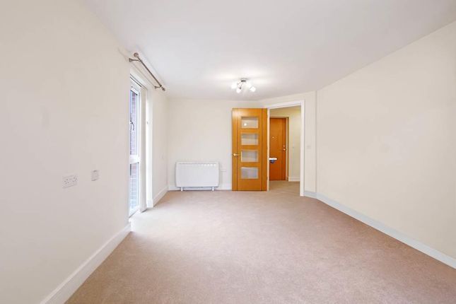 4 Eadhelm Court, Penlee Close, Edenbridge photo 3