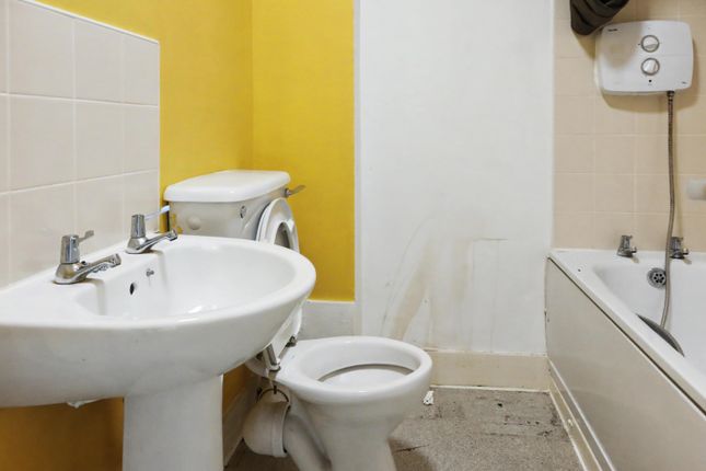 Flat B, 18, Medwin Street, London photo 5
