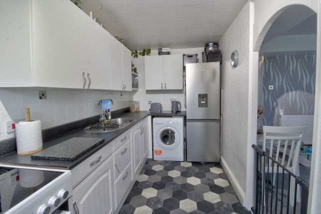 77 Joyners Field, Harlow photo 2