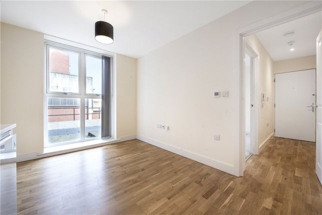 Flat 2,, Brassey House, Walton On Thames photo 4