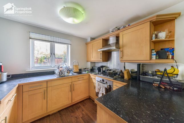 47, Phoenix Court, Chertsey Road, Feltham photo 4
