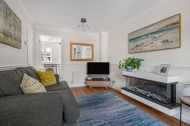 17 Rutland Close, Ashtead photo 3