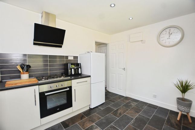 98, Valley View Drive, Scunthorpe photo 4