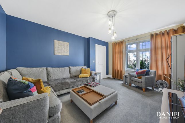 31, Bebington Drive, Basildon photo 2