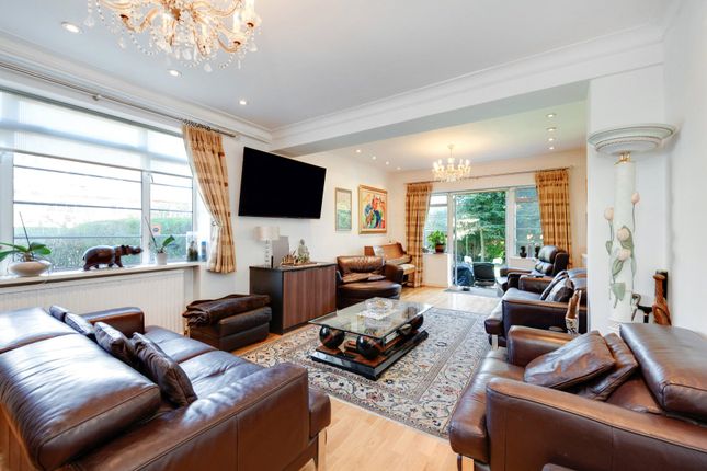 38, Linden Lea, London photo 2