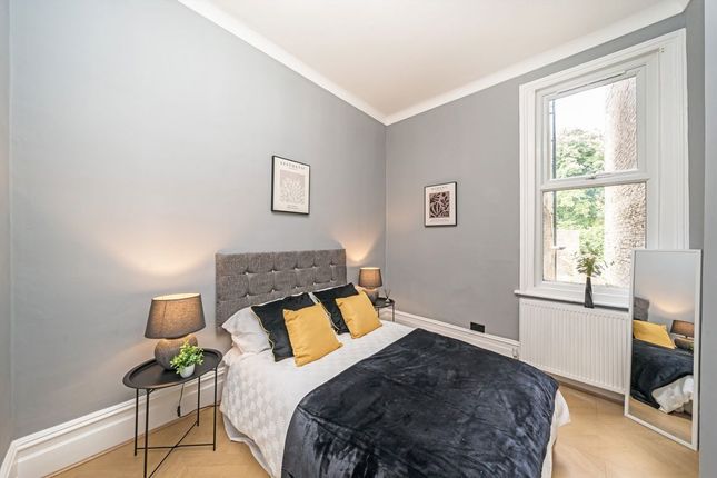 17, Floyd Road, London photo 4