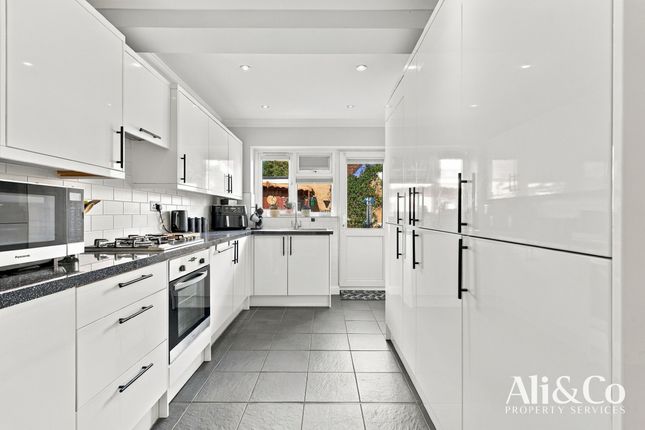 37 Kersbrooke Way, Stanford-le-Hope photo 2
