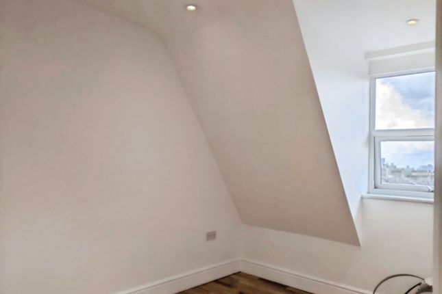 Flat 4, 11, Oxford Road, WALLINGTON photo 3