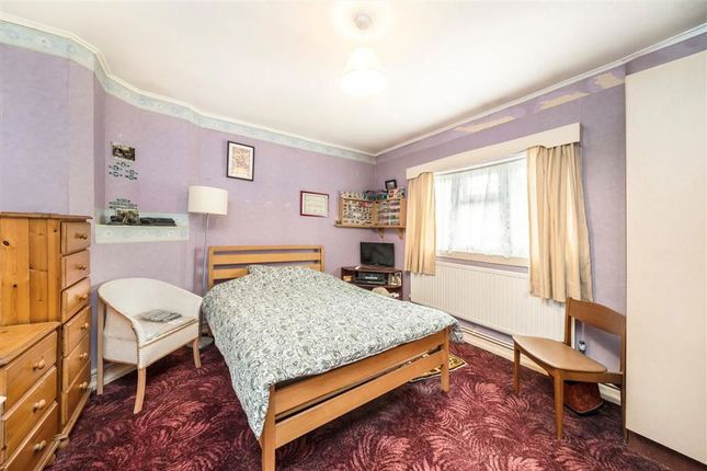 19, Wyborne Way, London photo 4