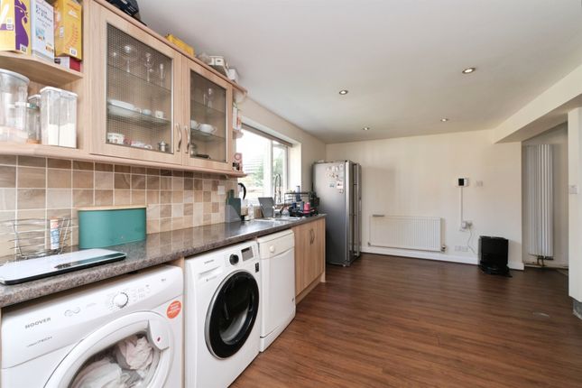 14, Bassingham Close, Derby photo 3