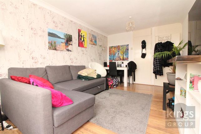 292, Brockles Mead, Harlow photo 4