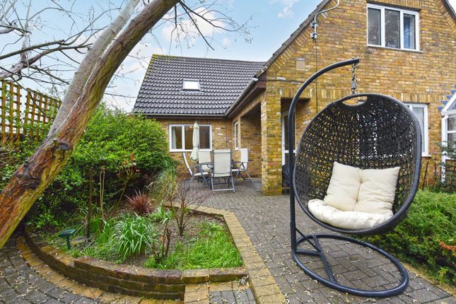Thumbnail Detached house for sale in Robinsons Close, London