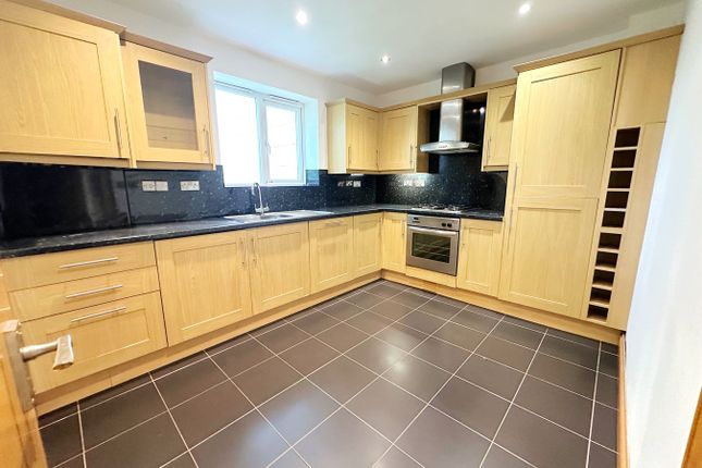 4 Goodfellow Apartments, Gillsmans Hill, St Leonards-on-Sea photo 2