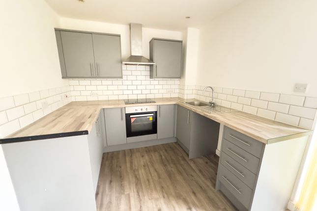 17, Lakeside Rise, Manchester photo 4