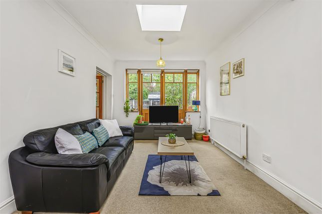 Langley Drive, Wanstead photo 4
