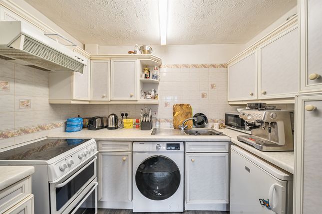 11, Larks Ridge, Watford Road, ST. ALBANS photo 4