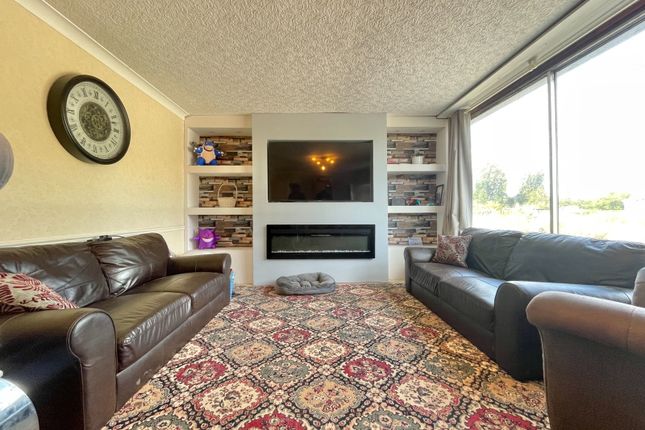 8, Redmoor Lane, Wisbech photo 4