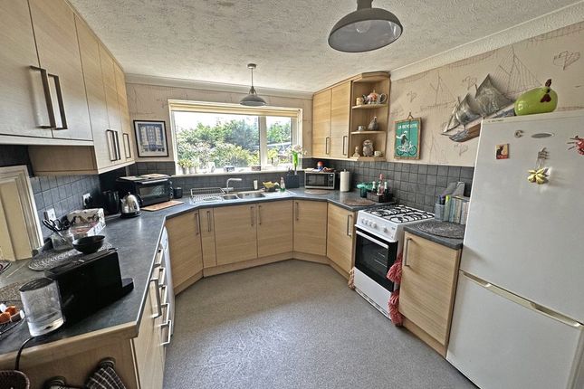 32, Durrant Way, Lymington photo 4