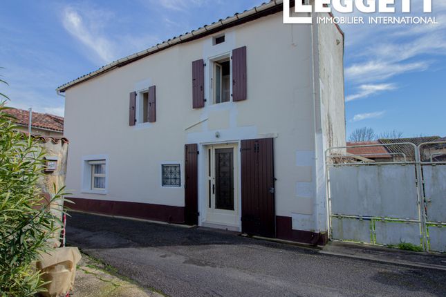 Villa for sale in Saint-Amant-De-Boixe, Charente, Nouvelle-Aquitaine