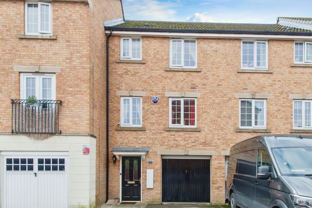 Town house for sale in Toll Hill Court, Castleford