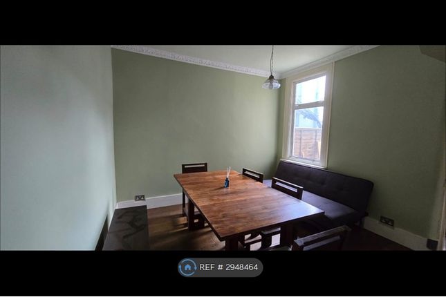 Tweedmouth Road, London photo 5