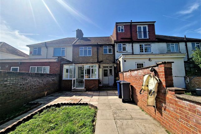 Terraced house for sale in Sudbury Heights Avenue, Greenford