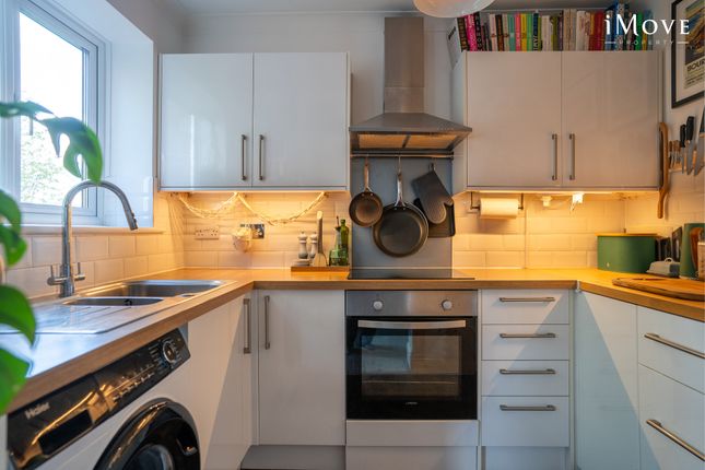 Flat 7, College Manor, London photo 4