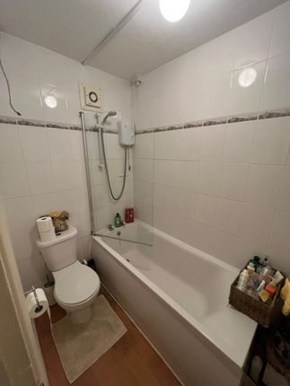 31, Avalon Close, Enfield photo 5
