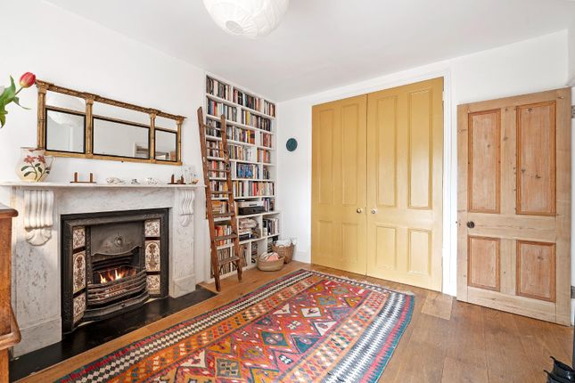 Flat for sale in Dunsmure Road, London