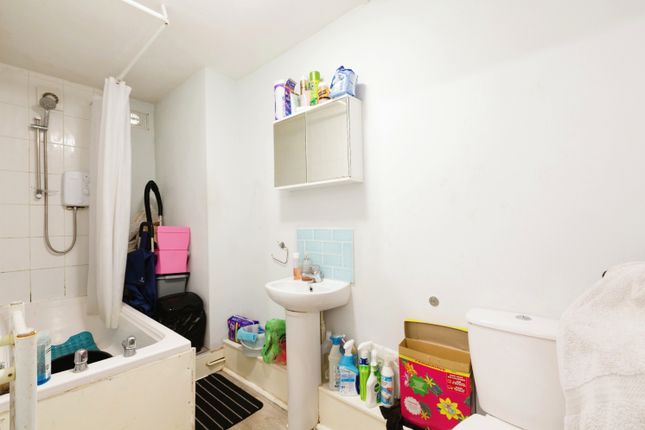 Flat for sale in Rochester Road, Gravesend, Kent