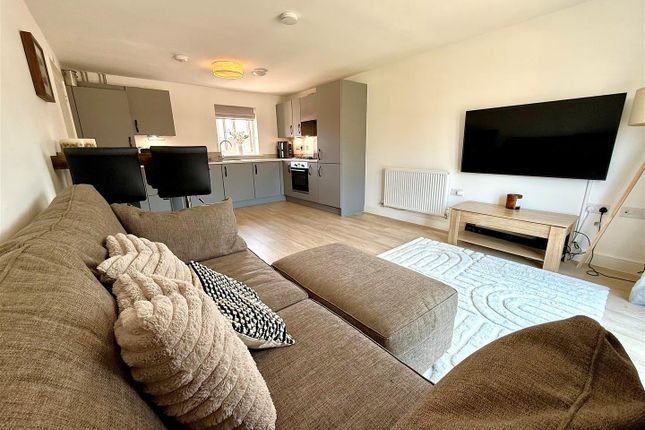 84, Whiteley Way, Southampton photo 3
