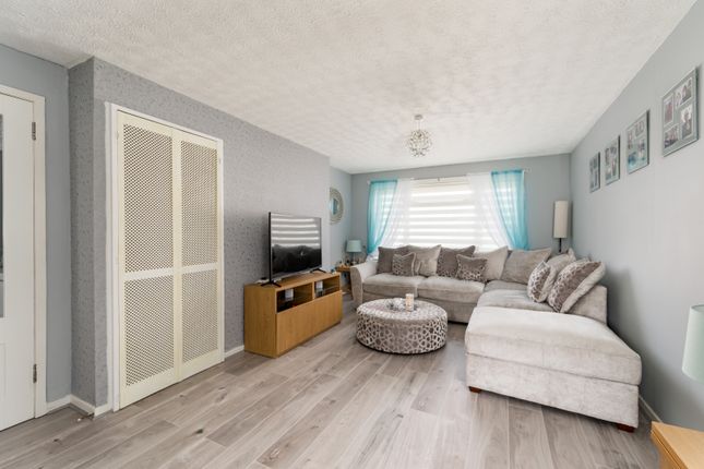 89 Kennington Avenue, Loanhead photo 3