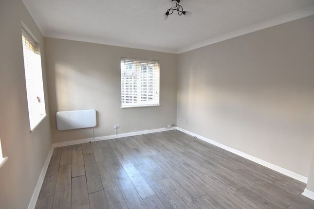 2, Clarendon Road, Wallington photo 4