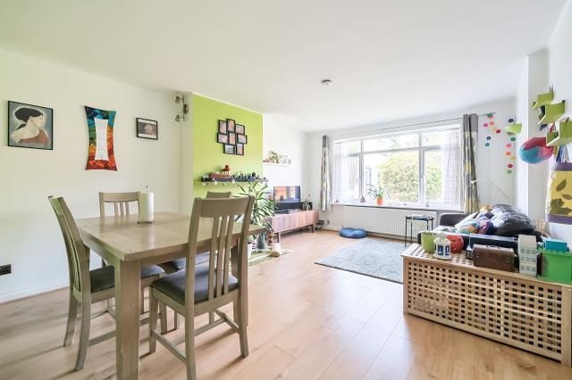 9, Kendrick Court, Reading photo 4