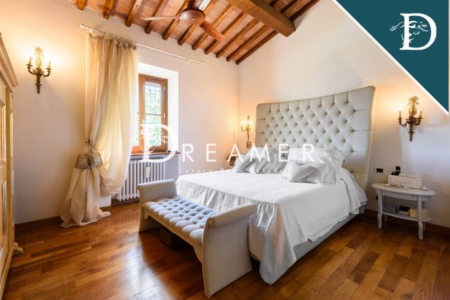 Villa for sale in Via Montarioso, Siena, Toscana