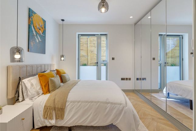 Flat A, 10, Alderbrook Road, London photo 3