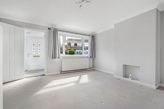 14, Ross Close, Saffron Walden photo 2