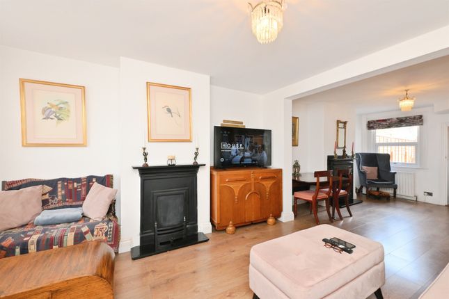 15, Burford Street, Hoddesdon photo 2