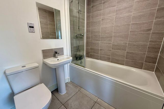 12, Asket Fold, LEEDS photo 5