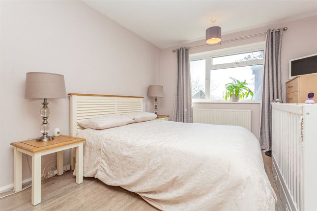 5, Sadlers Lane, Wokingham photo 4