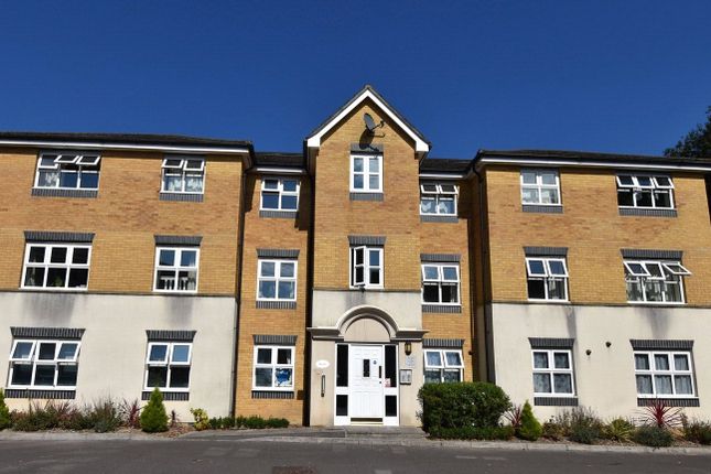 Flat to rent in Avon Court, Martingale Chase, Newbury, Berkshire
