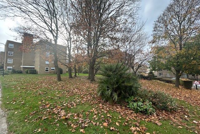 Block D 52, Chelsea Close, London photo 5