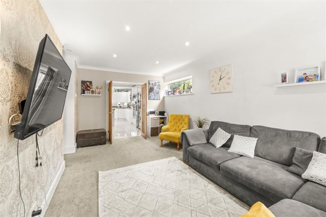 12, Queens Road, Sale photo 2