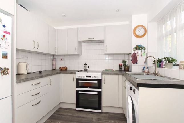 26, Burns Drive, Hemel Hempstead photo 3