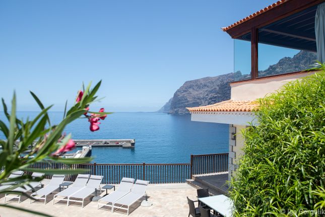 Villa for sale in Calle Adelfas, Los Gigantes, Tenerife, Canary Islands, Spain