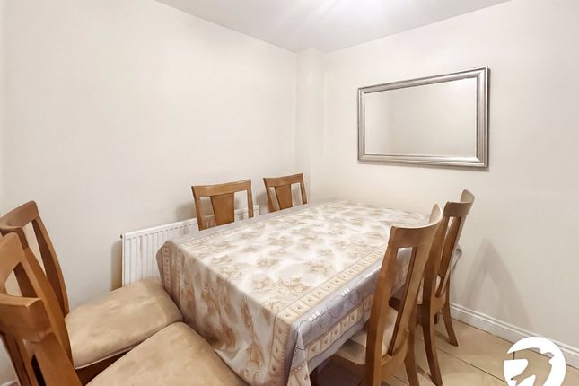 8, Vaughan Close, Kent photo 5