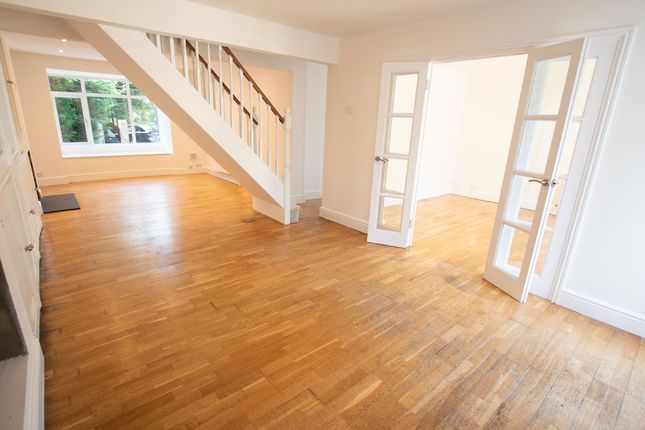 203 Queens Road, Woking photo 4