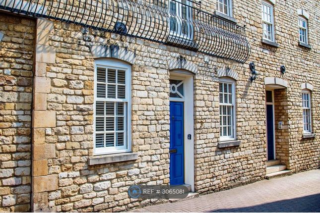 1-bed flat on All Saints Mews, Stamford, £925/mo