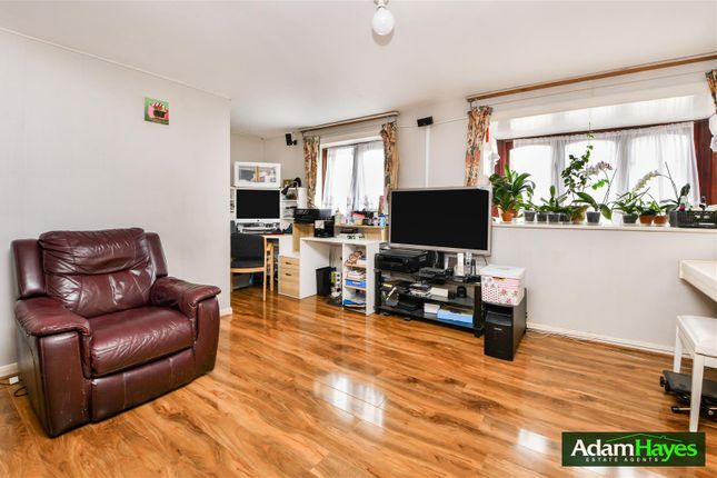 Flat 4, Barclay Court, Dale Grove, London photo 2