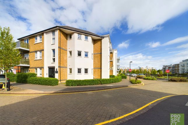 Flat for sale in Raven Drive, Maidenhead, Berkshire